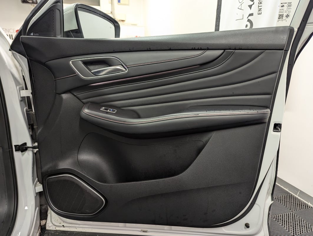 MG EHS 1.5T GDI HYBRIDE RECHARGEABLE PHEV LUXURY — 33