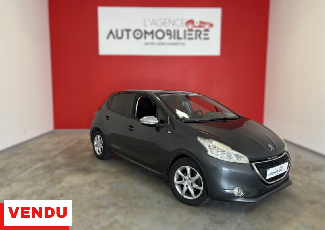 Peugeot 208 208 STYLE 1.2 82 + DISTRIBUTION FAITE — 1