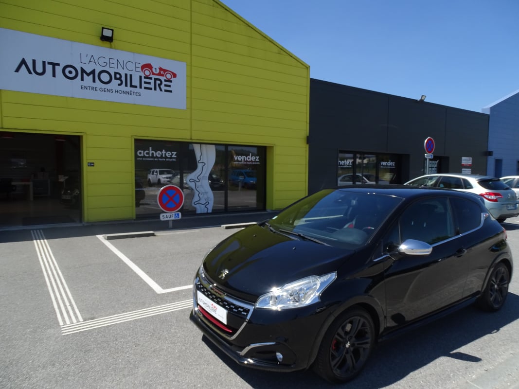 Peugeot 208 GTI 1.6 THP 16V S&S 208 cv — 1
