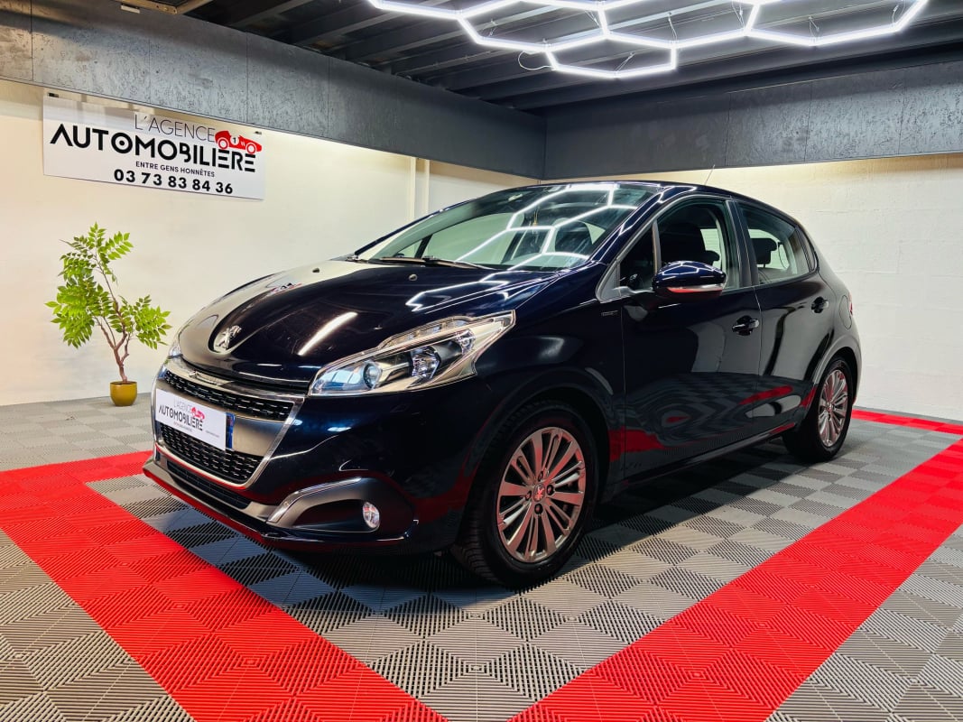 Peugeot 208 1.2L 82CH SIGNATURE — 1