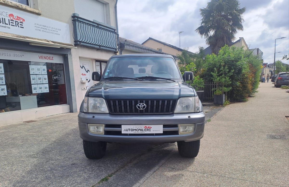 Toyota Land Cruiser 3.0 TD 125cv KZJ95 VX - 7 places - Calandre — 2