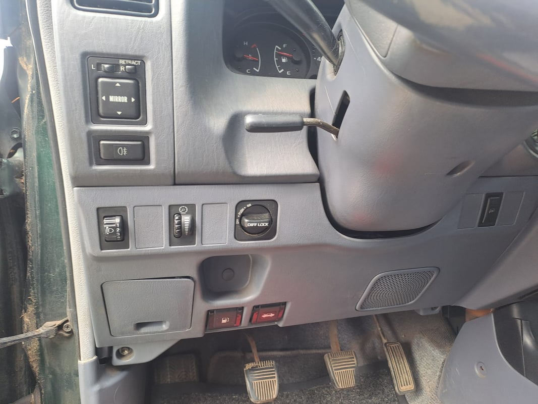 Toyota Land Cruiser 3.0 TD 125cv KZJ95 VX - 7 places - Calandre — 26