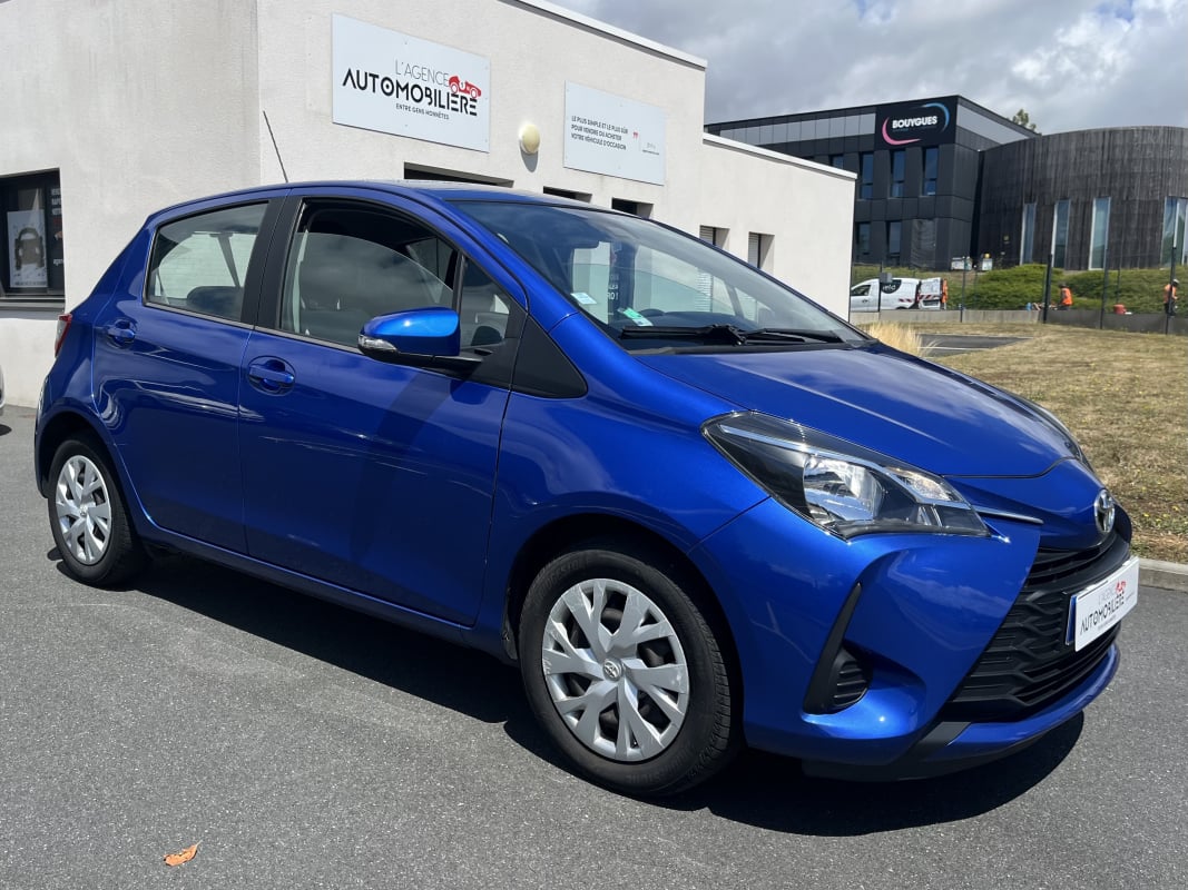 Toyota Yaris III (3) 110CH VVT-I ULTIMATE 5P/ 1ère Main/garantie 12 mois — 1