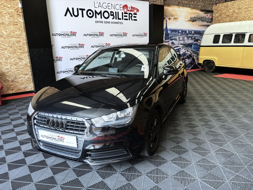 Audi A1 1.6 TDI 90 AMBIENTE — 1