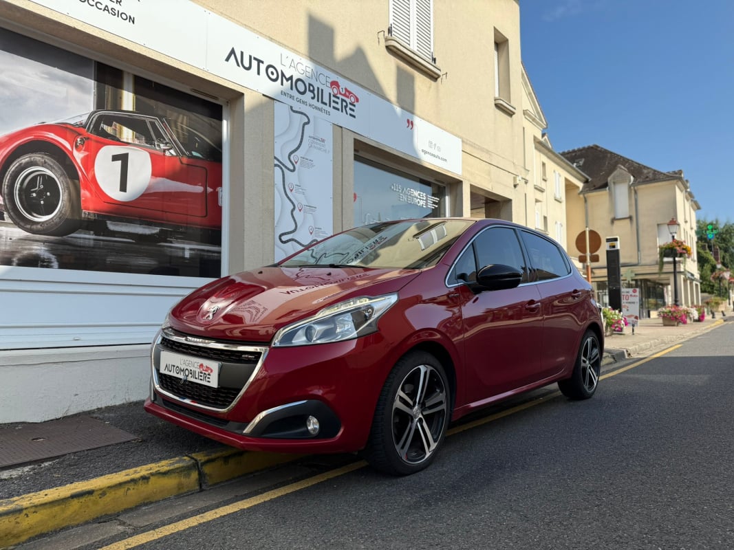Peugeot 208 1.6 BLUEHDI 100cv GT LINE + LED D'AMBIANCE — 1