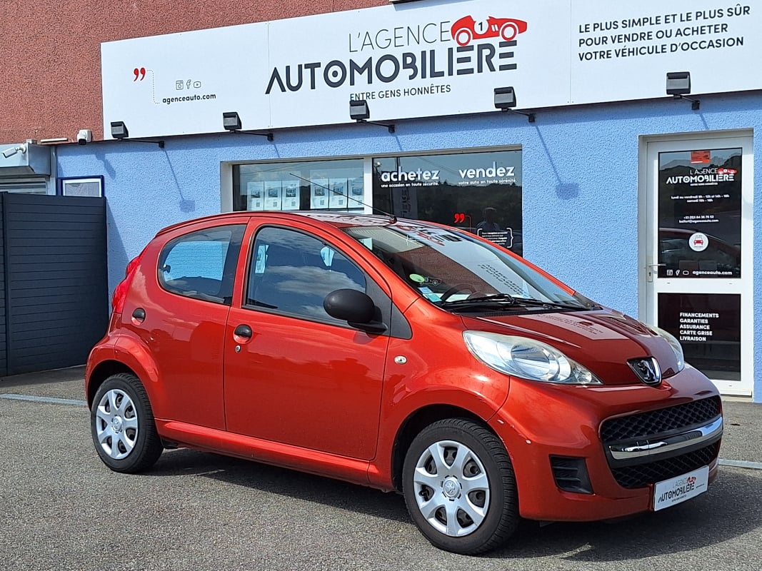 Peugeot 107 1.0 12V 68 ch URBAN 5P 1ERE MAIN — 1