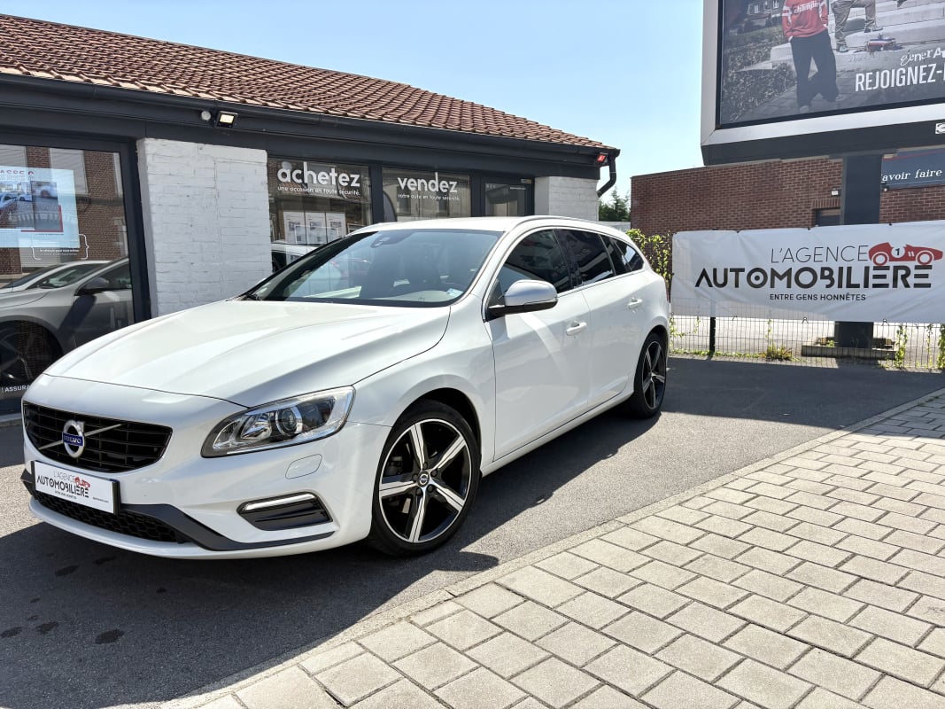 Volvo V60 (2) D4 190 R-DESIGN GEARTRONIC 8 — 1