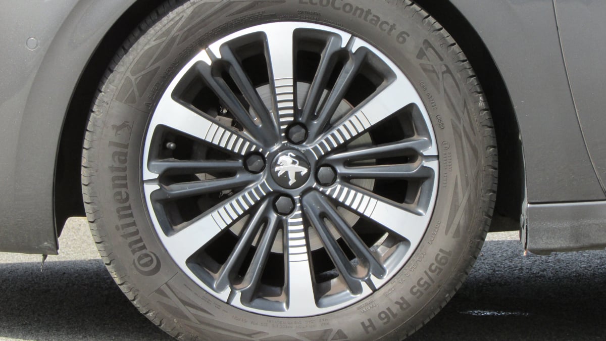 Peugeot 208 1,5 BLUEHDI 100CH TECH EDITION — 23
