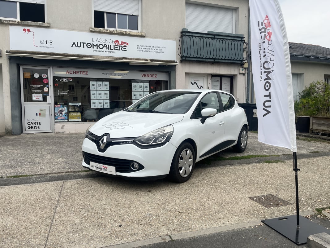 Renault Clio 1.5 DCI 90cv société - GPS - Clim - Attelage — 1