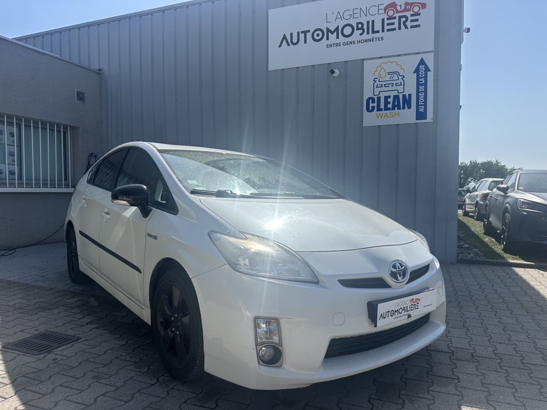 Toyota Prius III 1.8 VVT-i 16V 136 Hybrid CVT 99 cv BVA — 1