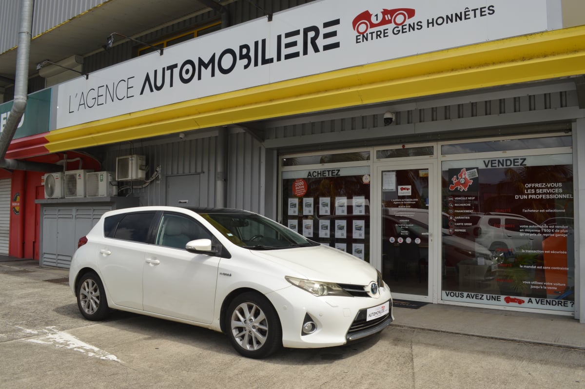Toyota Auris HSD 136h — 1