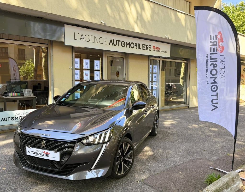 Peugeot 208 II 1.2 PURETECH 100 S&S GT LINE SUIVI COMPLET PEUGEOT — 1