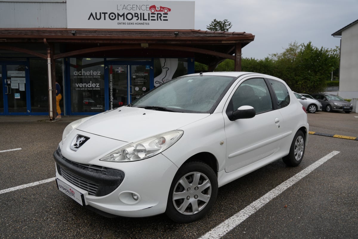 Peugeot 206+ (2) 1.4 75 CH TRENDY 3P — 1