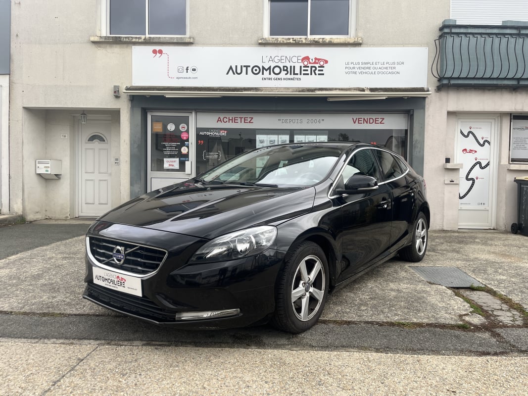 Volvo V40 D2 2.0 120cv Momentum - Suivi complet — 1