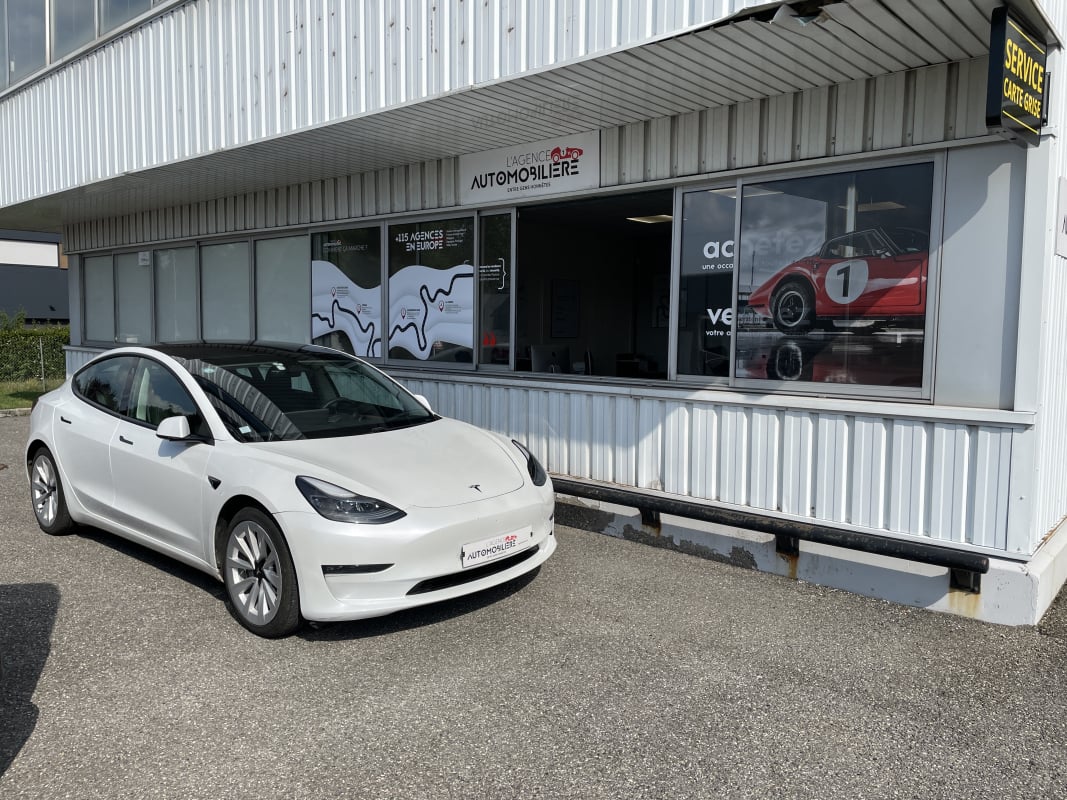 Tesla Model 3 Dual Range - AWD - Attelage - Premium — 1