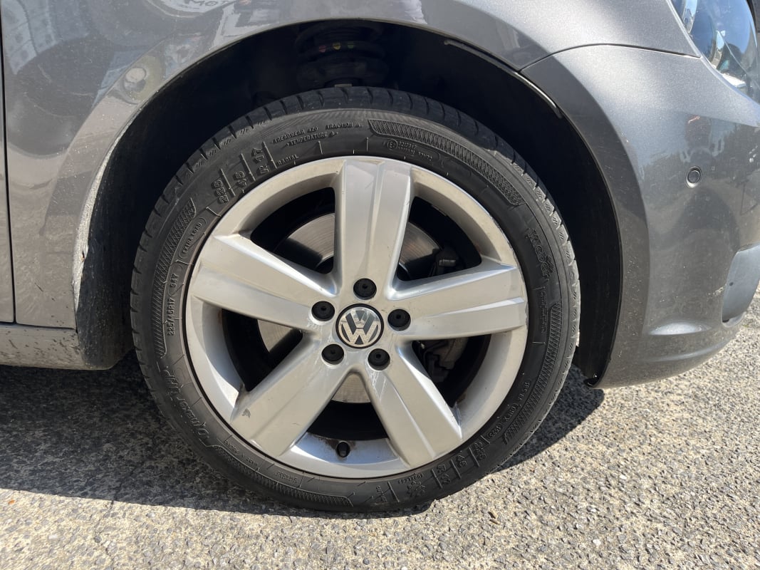 Volkswagen Touran 2.0 TDI 140cv Carat DSG 6 - 7 Places — 23