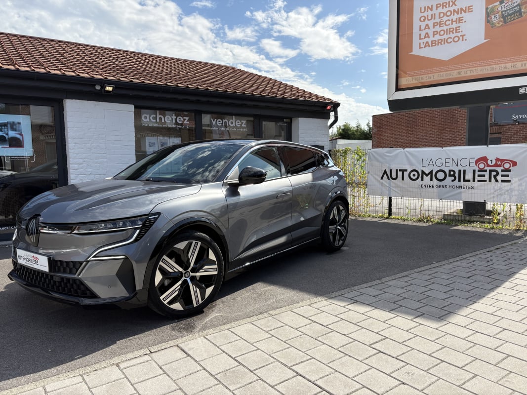 Renault Megane V E-TECH EV60 220 SUPER CHARGE ICONIC 60 KWH — 1