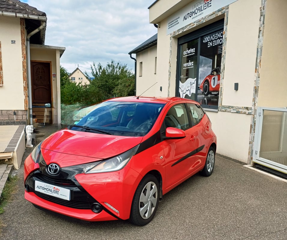Toyota Aygo 1.0 VVT-i 70 CV Finition X-Play 5 Portes — 1