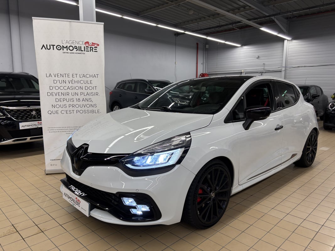 Renault Clio 1.6 TURBO 220 EDC RS TROPHY — 1