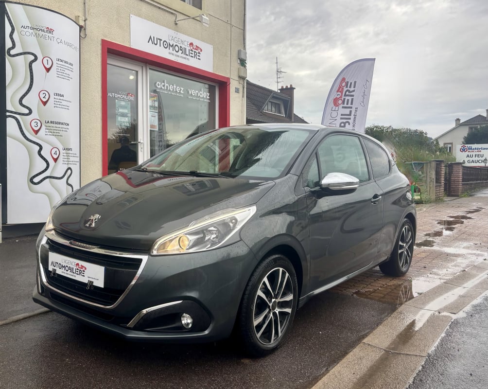 Peugeot 208 1.6 HDi 100 ch STYLE Toit panoramique — 1