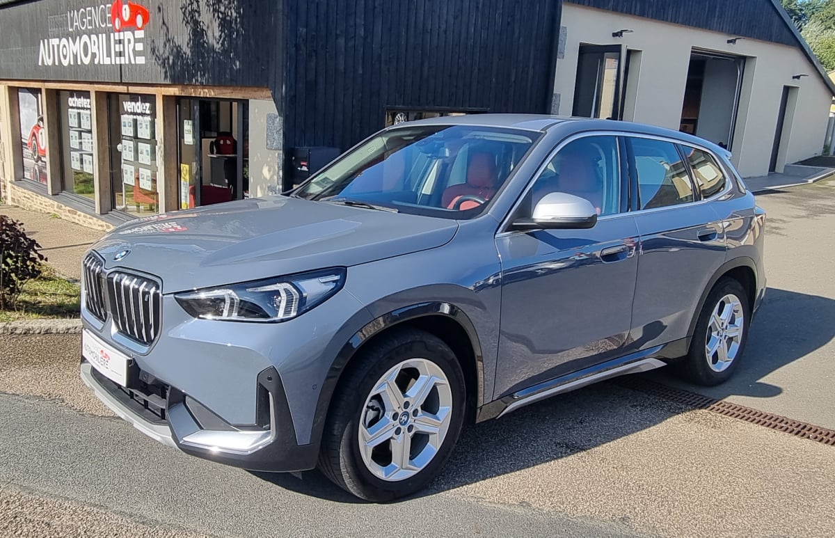 BMW X1 IX1 xDRIVE 30 313cv X-LINE A — 1