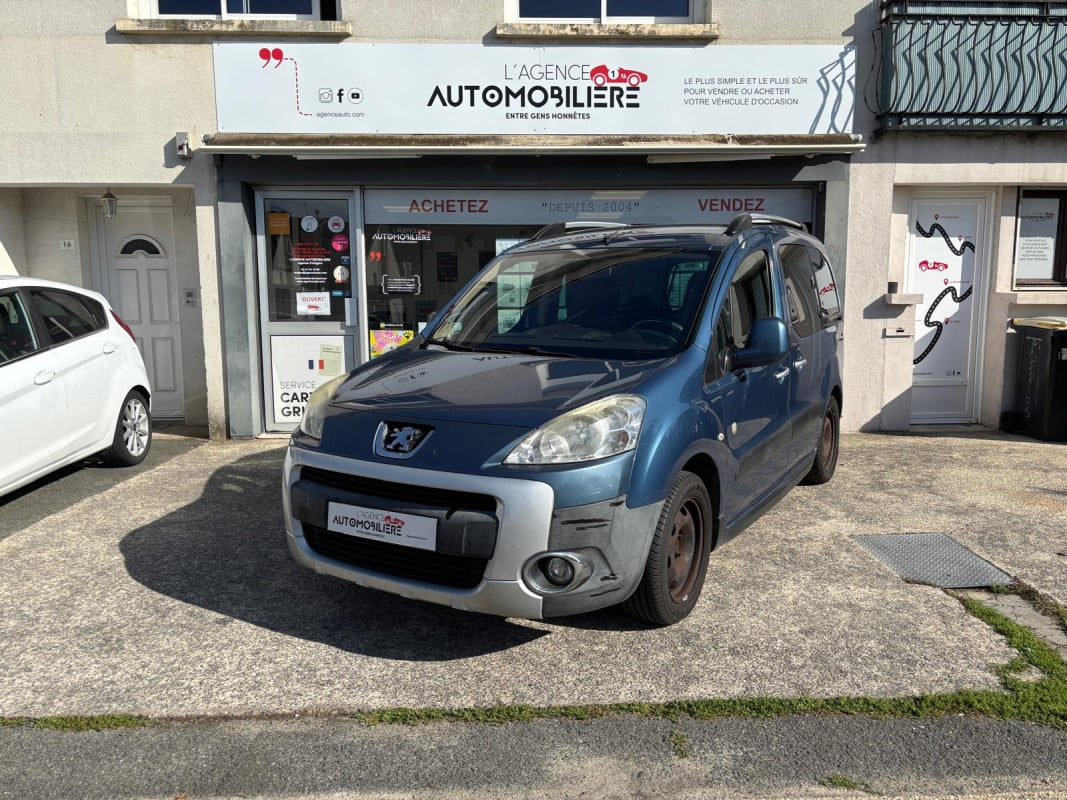 Peugeot Partner Tepee II 1.6 HDI 90 cv Outdoor - 2ème main - Attelage — 1