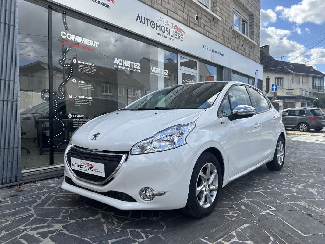 Peugeot 208 1.2 VTI 82 STYLE — 1