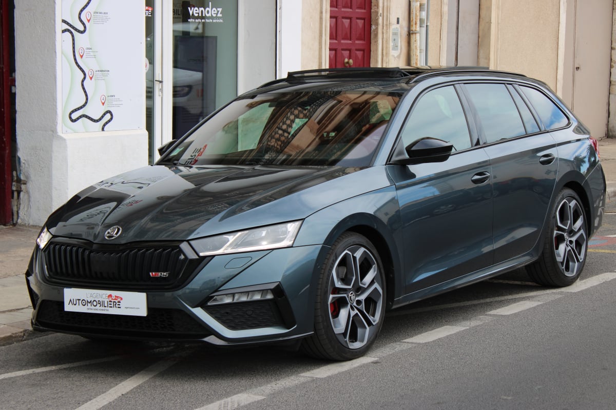 Skoda Octavia COMBI 2.0 TDI 200 RS 4X4 DSG BVA ( Toit ouvrant panoramique, CarPlay, Caméra de recul... ) — 1