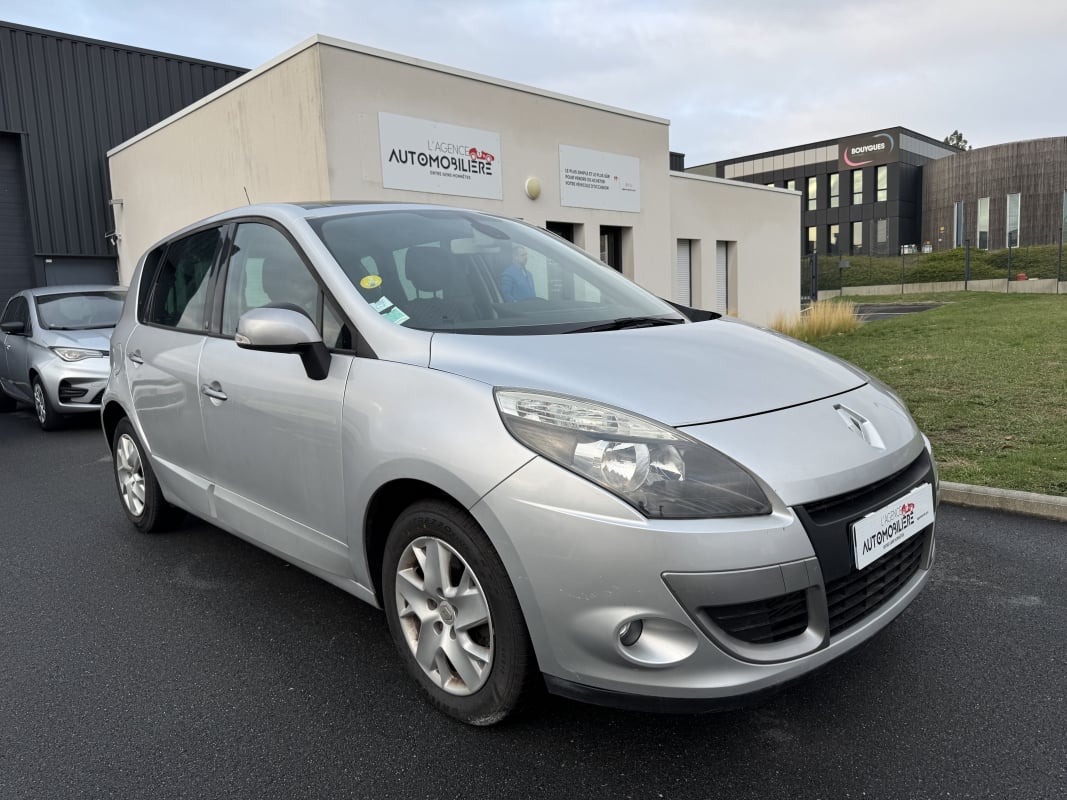 Renault Scenic III 1.6 dCi 130 15TH | TOIT OUVRANT / ATTELAGE — 1