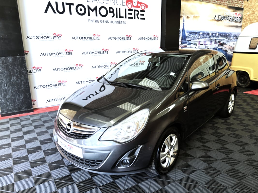 Opel Corsa 1.4 16v 87ch – Série spéciale Satellite — 1