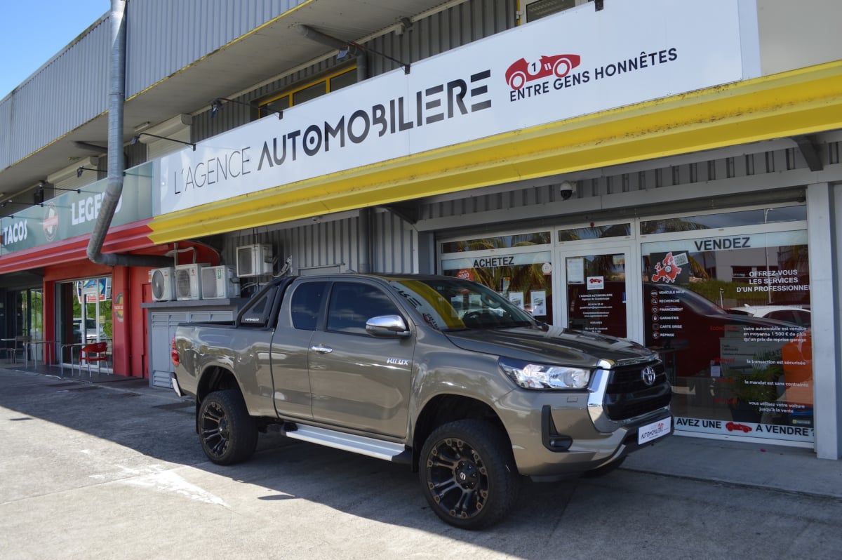 Toyota Hilux 2.8 D-4D X-Tra Cabine Invincible 4WD BVA — 1