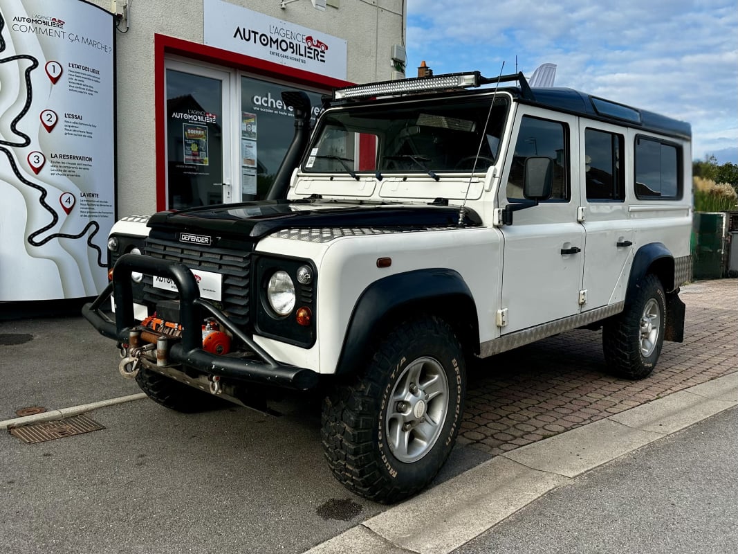 Land Rover Defender I 110 2.5 Td5 122 ch 4x4 9 places — 1