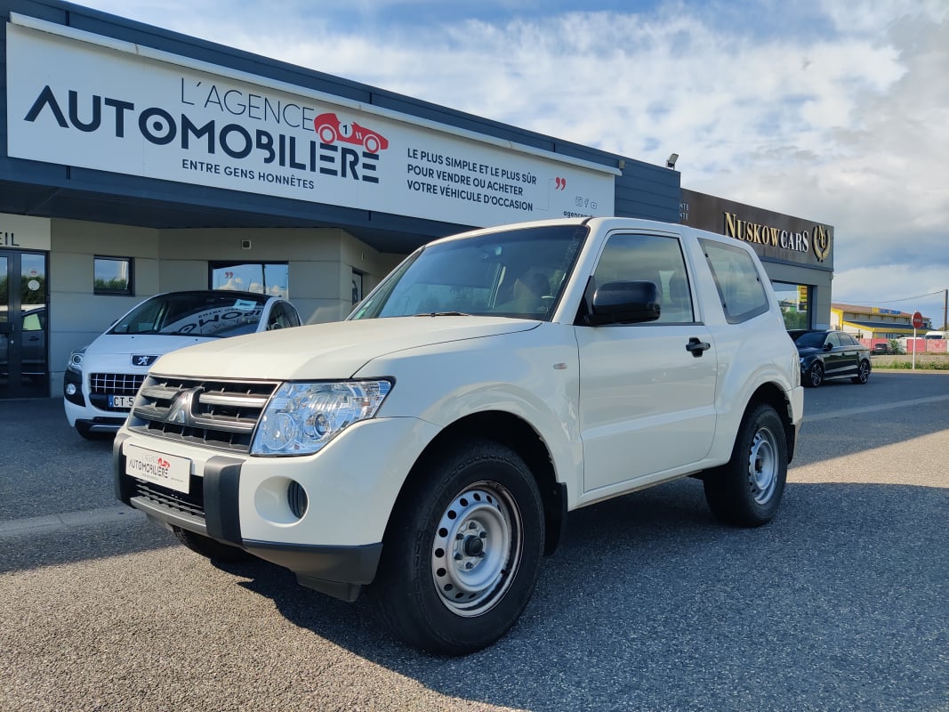Mitsubishi Pajero Court 3.2 Di-D 4WD Inform 200 ch Faible km — 1