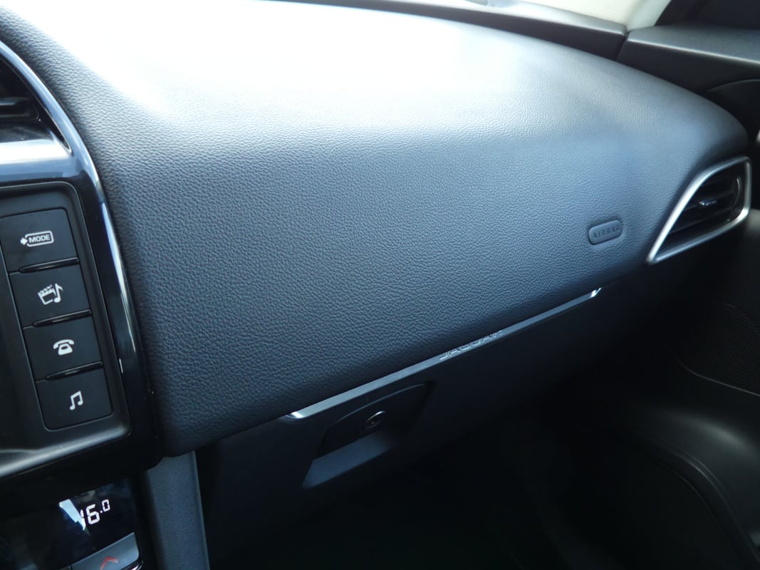 Jaguar F-Pace 2.0 D 180 10CV PURE — 32