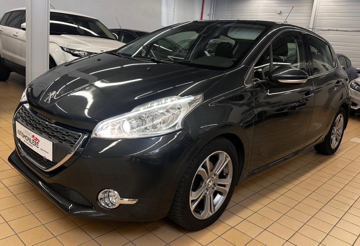 Peugeot 208 1.6 E-HDI FAP 92 ALLURE 5P — 1