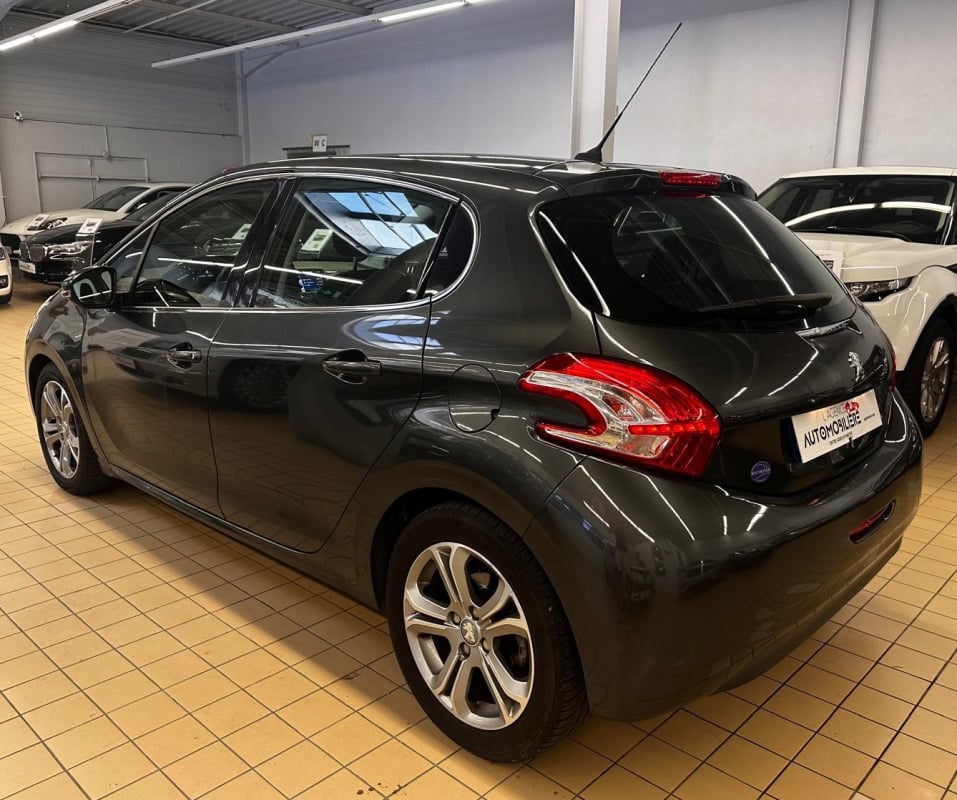 Peugeot 208 1.6 E-HDI FAP 92 ALLURE 5P — 2