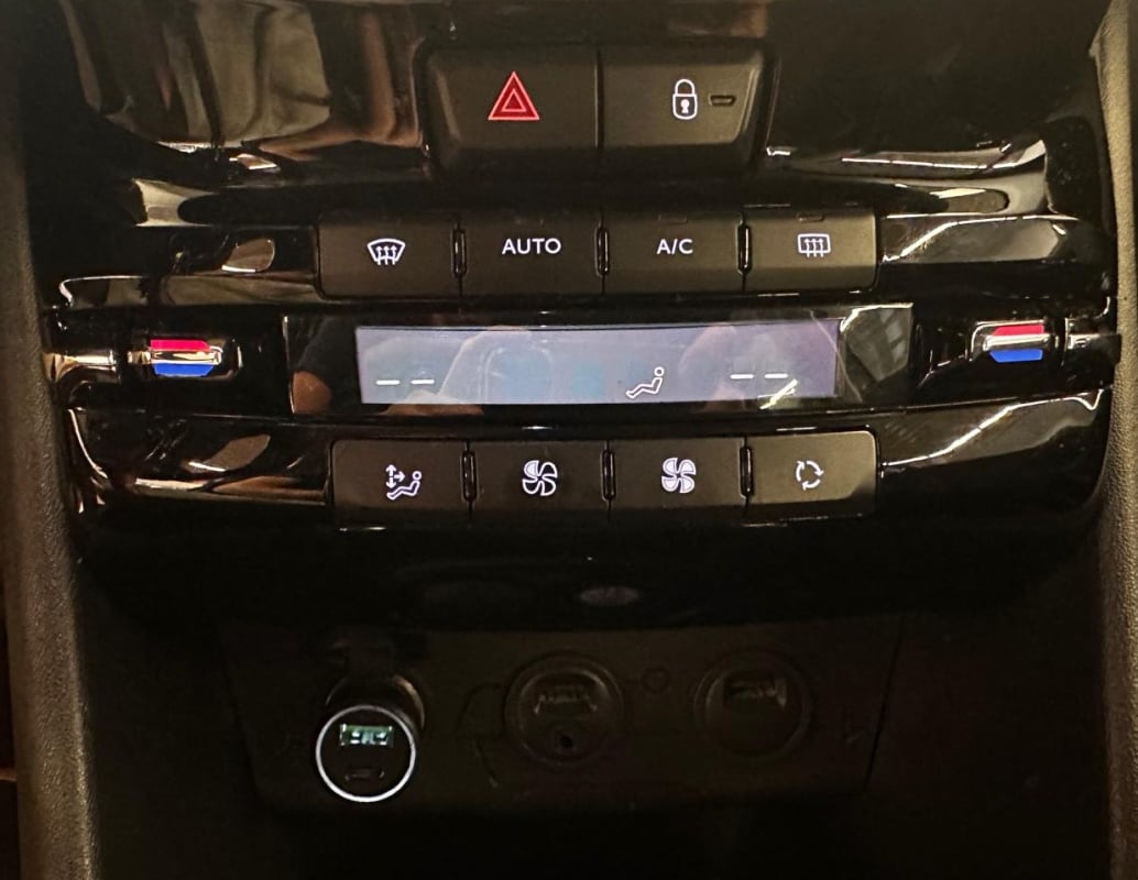 Peugeot 208 1.6 E-HDI FAP 92 ALLURE 5P — 29