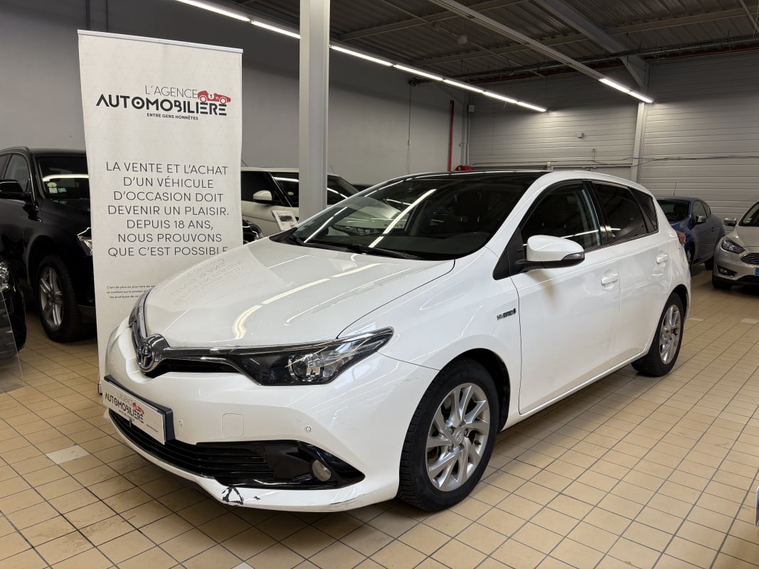 Toyota Auris II HYBRIDE 136 BUSINESS — 1