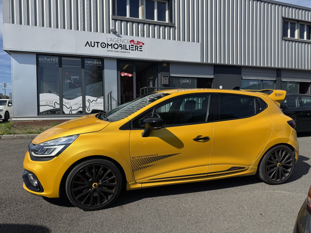 Renault Clio RS TROPHY 220 CH 1.6 EDC CUP — 1