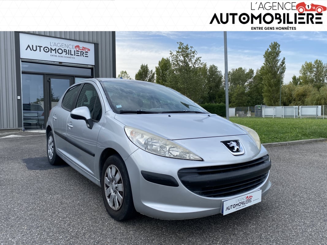 Peugeot 207 1.4 75CH URBAN — 1