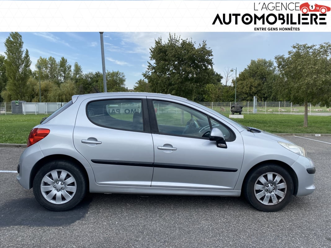 Peugeot 207 1.4 75CH URBAN — 2