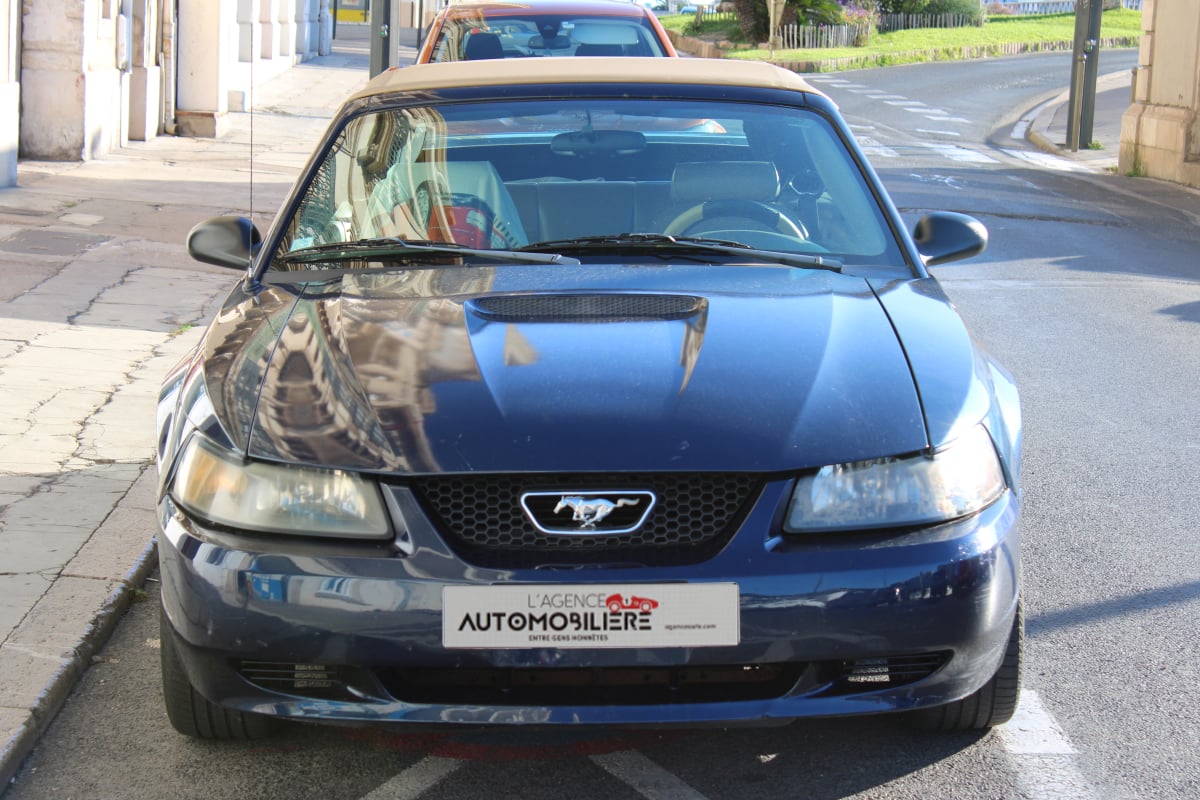 Ford Mustang 4.6 L V8 260CV — 2