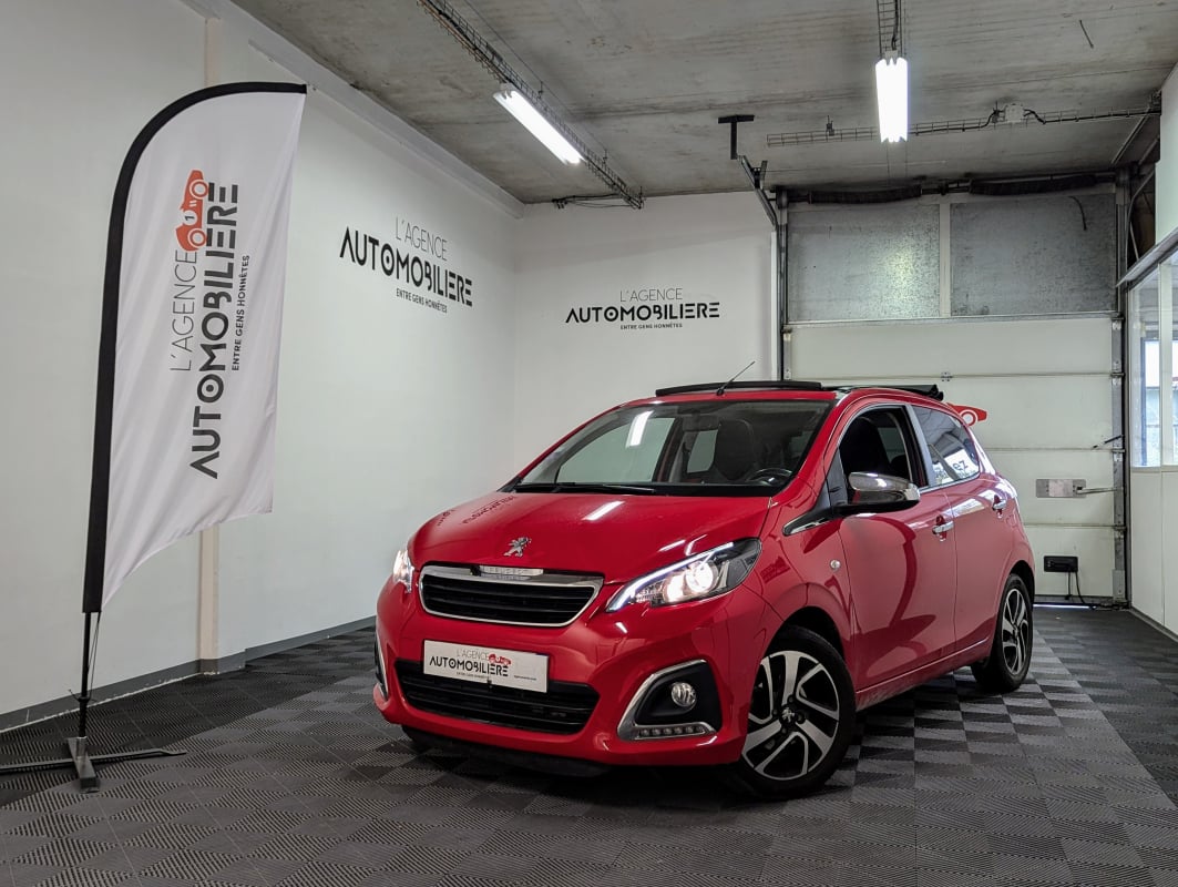 Peugeot 108 1.2 PURETECH 82 TOP! ALLURE 5P + TOIT OUVRANT — 1