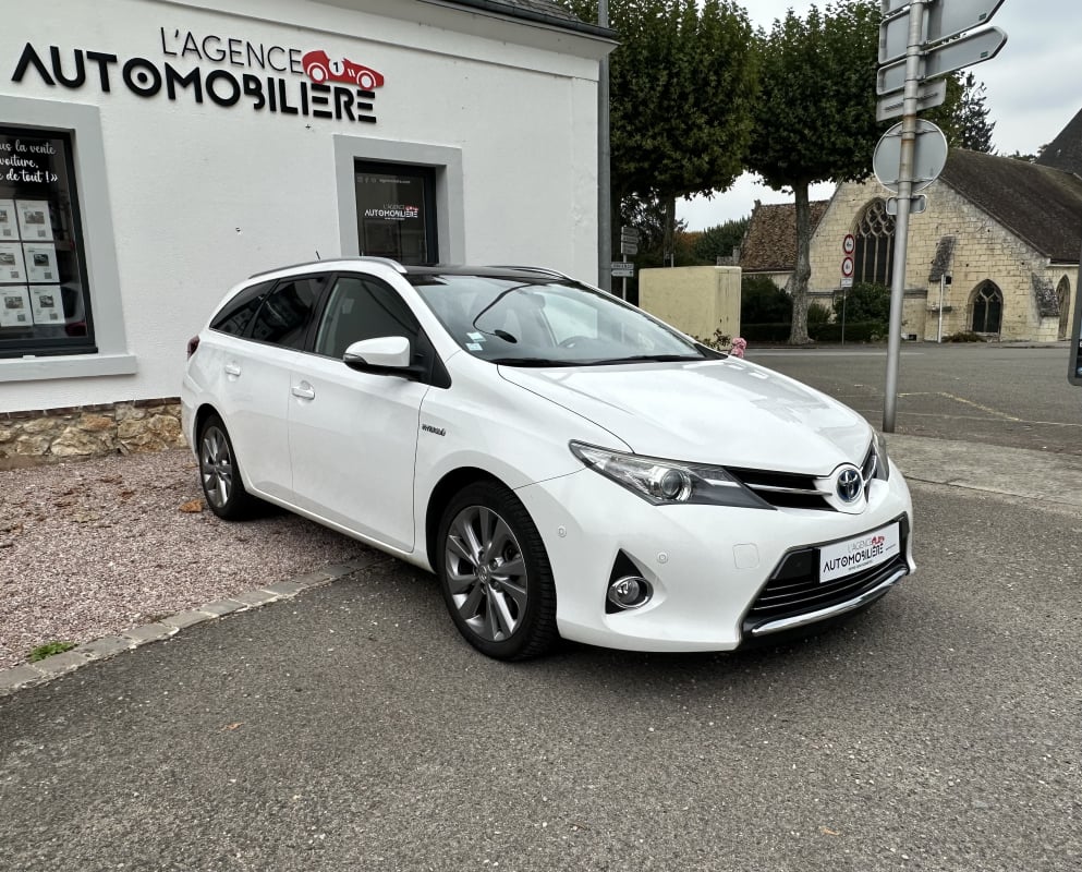 Toyota Auris Touring Sport Hybrid 136H Style — 1