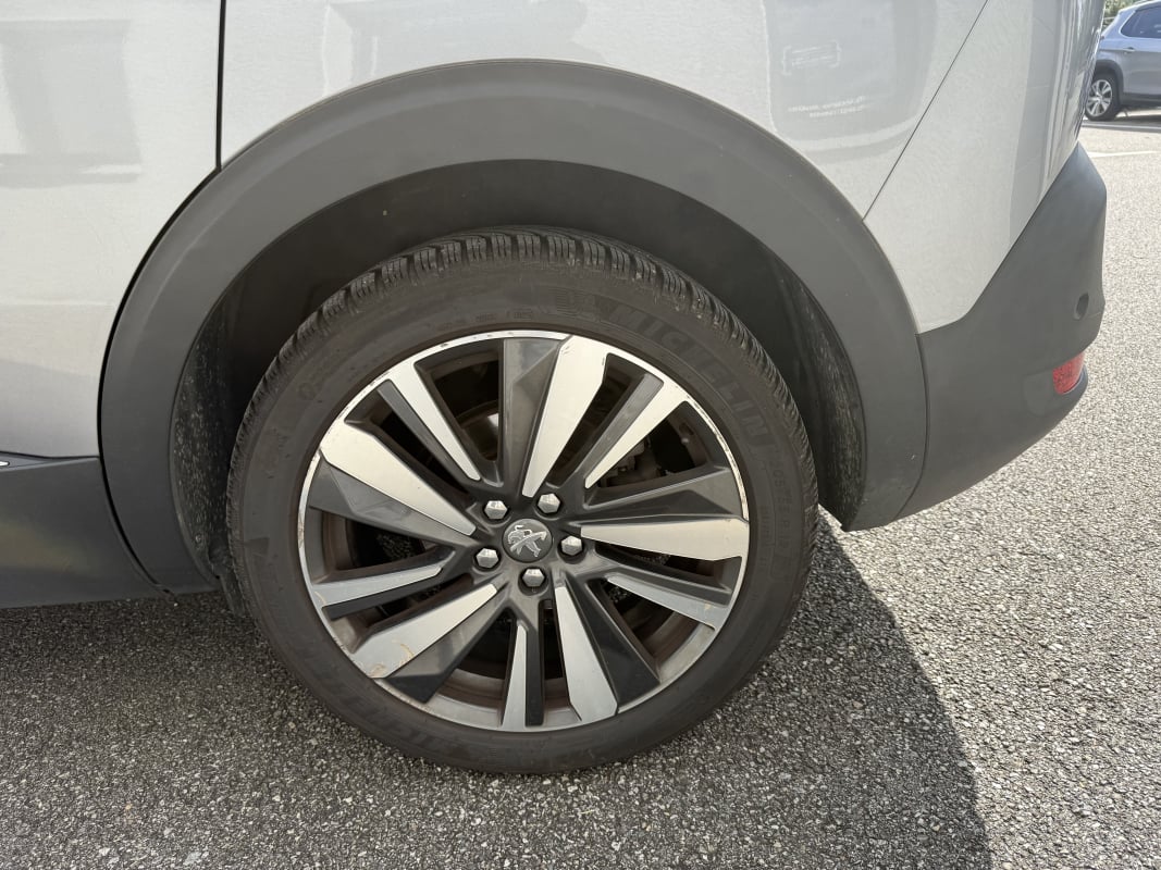 Peugeot 5008 II 1.6 THP 16V FAP EAT8 S&S 180 cv BVA / Attelage amovible / Éthanol / Sièges chauffants — 23
