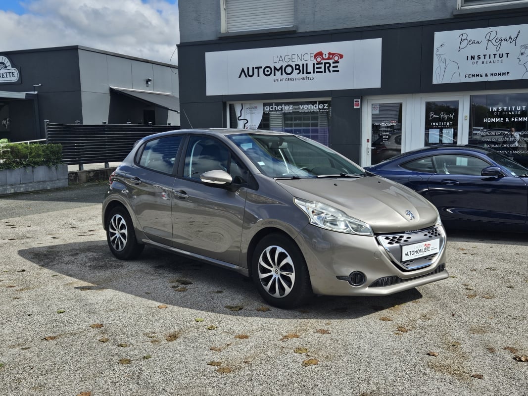 Peugeot 208 1.4 HDI 70 CV ACTIVE Boite Automatique BMP5 - 54000 KMS — 1