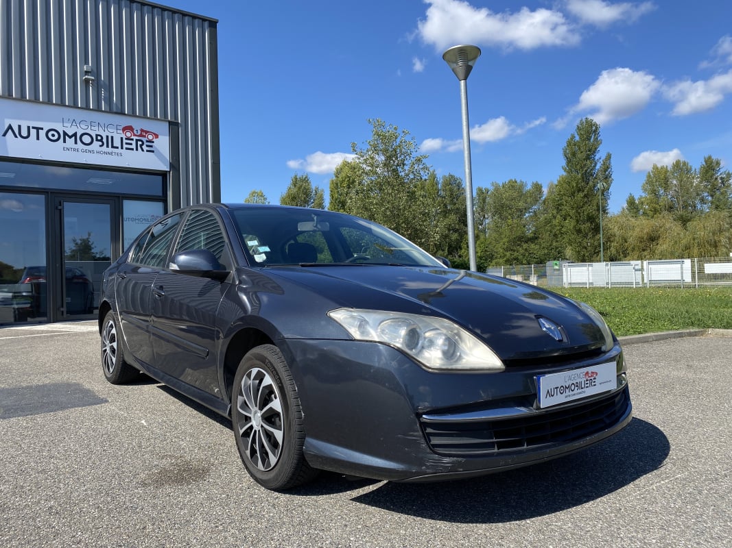 Renault Laguna III 1.5 DCI 110CH AUTHENTIQUE — 1