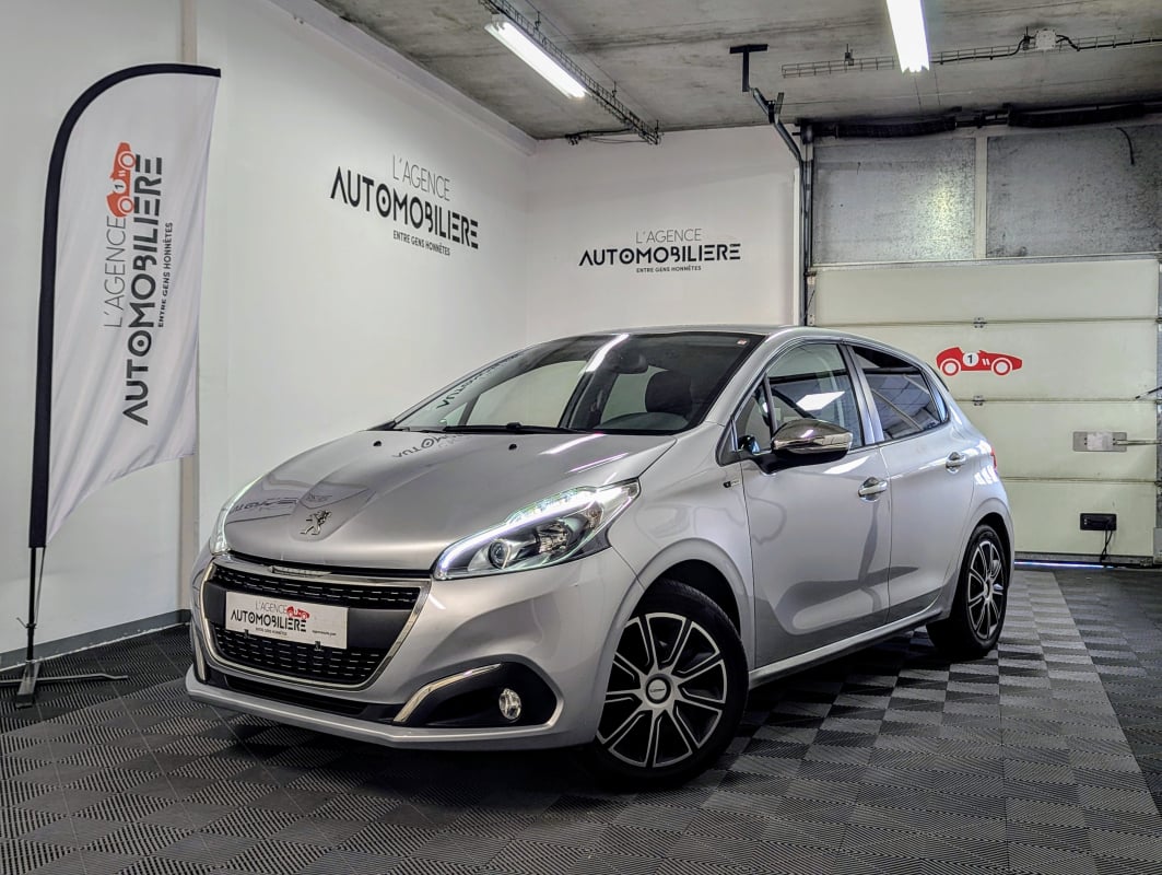Peugeot 208 (2) 1.2 82 STYLE 5P — 1