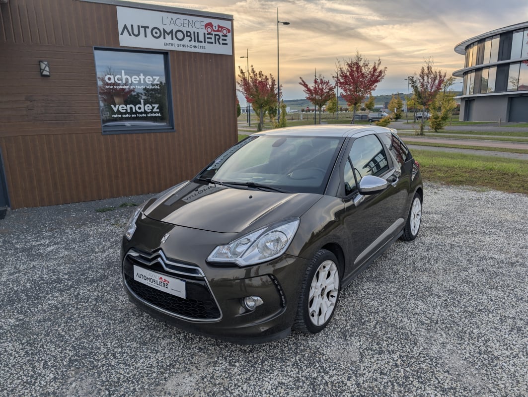 Citroen DS3 FINITION AIRDREAM SPORT CHIC 156 CV INTÉRIEUR CUIR SEMI ALCANTARA GPS