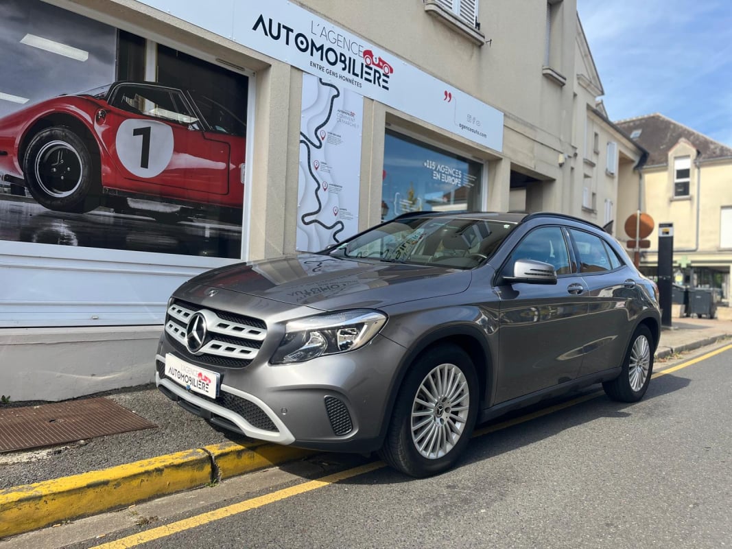 Mercedes-Benz Classe GLA 180 Intuition 7G-DCT + Suivi Complet Mercedes+1er MAIN! — 1